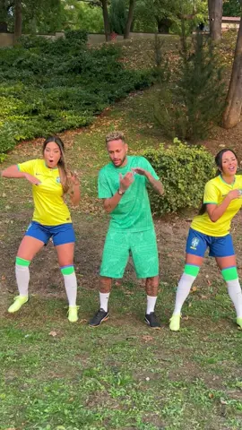 O nosso maioral tambem está com a gente!!! Afinal a especialidade dele é dar chapada na gaveta hahahhaa 👻te amamos @neymarjr obrigada por tudo! Você é foda 🇧🇷🍀 boa sorte trás nosso hexa!!!! #chapadinhanagaveta 