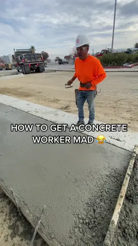 HOW TO GET A CONCRETE WORKER MAD 😠 #fyp #mexicantiktok #construction @alfresendiz 