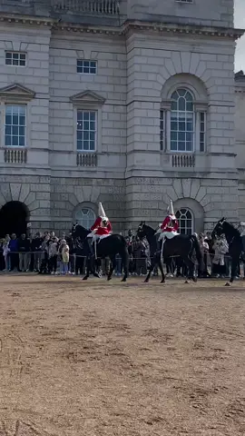 #kingsguard #horseguardsparade #changingoftheguards #royalguards #fyp #foryou 