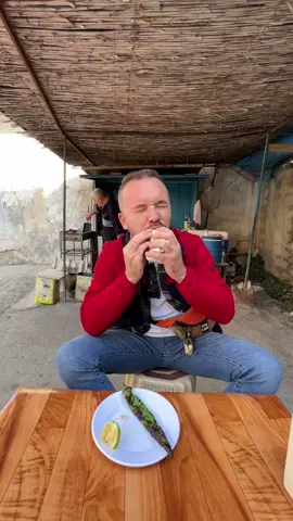 Tarsus’ta Ali dayımın yanına gitmiştik. Tarsus usulü kebap yaptı bize 47 senedir işini severek yapan dayımın ellerine sağlık olsun. En yakın zamanda tekrar gideceğim. Ali dayımı bulun 😊🙋‍♂️ #Tarsus #SokakLezzetleri #NeYesekYaa