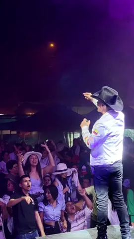 La noche perfecta 🎶 junto a ustedes mamacitas 🔥🤠 #gabrielarriaga #lanocheperfecta #colombia 