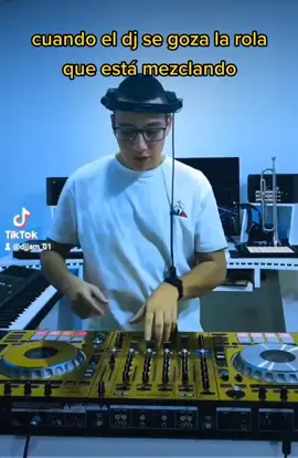 Cuando el dj se goza su propia mezcla 🔥