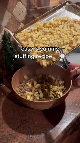 full recipe 🔗 in bio! #thanksgiving #sidedishrecipe #applesausagestuffing #recipesforyou 