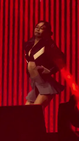 jennie kim will forever be untouchable #jennie #blackpink #blackpinkworldtour2022 #jenniekim #jennierubyjane #jennieblackpink #bornpinkworldtour #bornpinktour #blackpinkjennie #kpopconcert #kpopfyp @bp_tiktok 