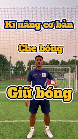 Kỹ năng cơ bản của 1 cầu thủ: Che bóng và Giữ bóng . Cùng mình tìm hiểu nhé !! #FootballTogether #bóngđá #football #xuhuong #tinhthanthethao #LearnOnTikTok #worldcup2022 