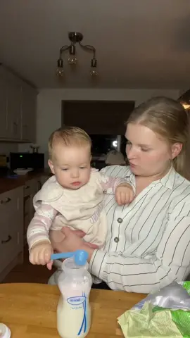 Bottle making with a ONE year old! 😱#drbrownbottles #makeabottlewithus #babytok #babieskftiktok #mamawuk