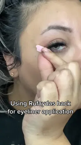 I was watching a live by @rufayda.makeup and she showed the easiest hack for eyeliners. It’s GENIUS! Please go and give her the love because I think this is one of the best hacks for that perfect wing eyeliner. Using loose powder and a card to draw out the angles for the wing, I mean COME ON! It was so easy to do. This hack is nothing to do with me, it’s entirely hers. So please show love that way. #fyp #Eyeliner #eyelinerhack I used the @hnbcosmetics loose powder 