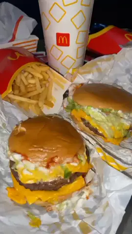 #mcdonalds #foodtiktok #burger #yummy #america #tasty #fries #eatingshow #FoodLover 