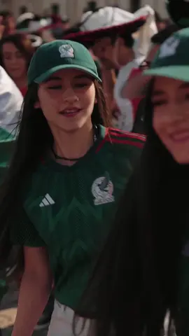 Payaso de rodeo en 🇶🇦. 😍👯‍♀️✨ #MiSeleccionMX #payasoderodeo #Mexico #FIFAWorldCup #Qatar2022 