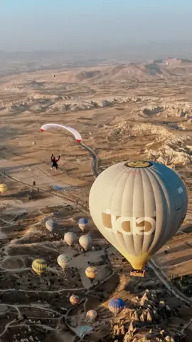 who needs a hot air balloon in Cappadocia when you're a speedrider with skills like @valentindelluc? 🤷🪂 #redbull #givesyouwiiings #speedriding #cappadocia #travel #cappadocia #balloon