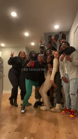 Happy Friendsgiving y’all🦃🍁🍂 #friendsgiving #thanksgiving #minivlog #friendsgivingideas #friendsgiving2022 #fyp 