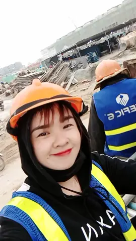 đúng là cj e hợp nhau mà ngay cả cách ăn mặc cũng giống 😂
