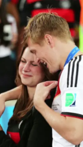 Ngoài cái miệng hay khịa ngừoi khác thì anh tám nghiệp #tonikroos  rất chung tình và yêu thương  vợ❤️❤️#xuhuong #mekay_👑 #xuhuongtiktok 