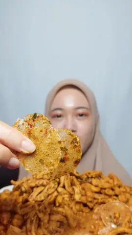 TES KRIUK HALAL!!! Harusnya jajanan ini viral juga di TIKTOK! Harganya murah meriah pake 100% cabe asli krrriuukk ga keras sama sekali the best! #basrengviral #jajanantiktok #iniciamukbang #fyp #basrengpedasdaunjeruk #teskriukhalal #keripikkaca 