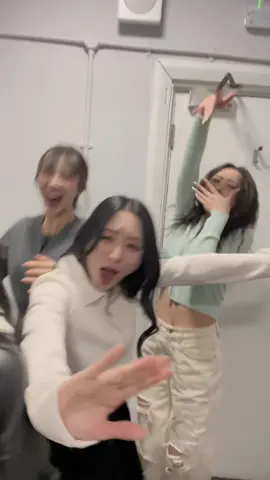 You like me a little bit? 💕 #Dreamcatcher #드림캐쳐 #수아 #시연 #유현 #다미 #가현 #fyp #foryou #trend 