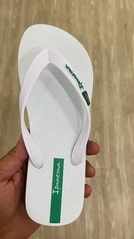 Um grande Salve para a Ipanema que nos presenteou com esses modelos incríveis para a Copa do Mundo #copadomundo #brasil #ipanema #sandalias #chinelo #chinelodededo 