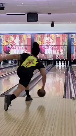 YEET YEET SKIRT SKIRT #bowlingtiktok #bowling #viral #fypシ #yeet 
