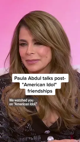 Former #AmericanIdol judge @Paula Abdul talks staying in touch with #KellyClarkson — and weighs in on which other judges she's still close with. #PaulaAbdul #RandyJackson #SimonCowell #HodaAndJenna 