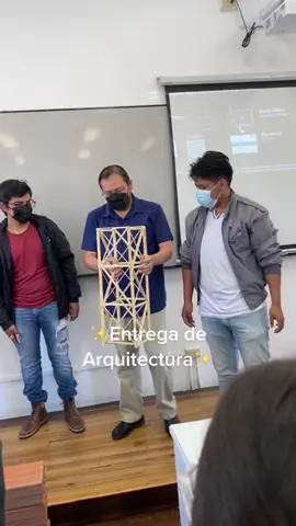 Trabajo de horas destruído en segundos jajajaja cuánto me reí 😂 #arquitectura #arquitecturacuenca #ucuenca #ecuador #architecture #estructuras #resistencia #viral #xyzbca #amigos 