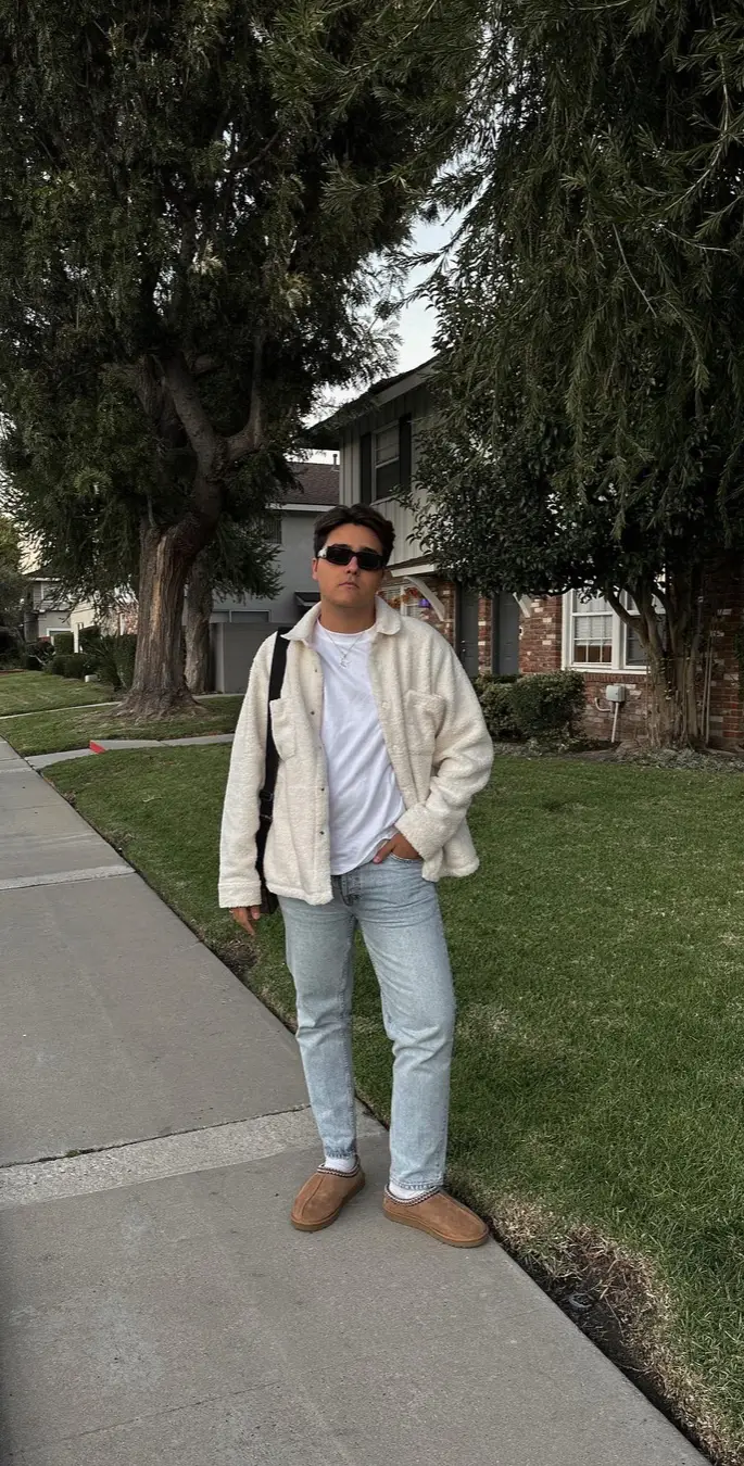 #OOTD 🌫️  #uggs #ootd #outfitinspo #fallfashion #mensfashion #StreetFashion #streetfashion 