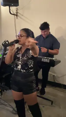 Cuéntame cómo te va con la loca que ahora tienes 🤭🎤🎹#fyp #DOMO #cantantepiurana 