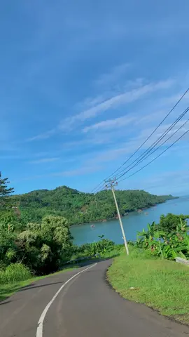 ada yg tau ini dimana? #lagusundaviral #alam #gunungindonesia #pantai #pemandanganindah #sejuk #lagusundapemandangan #jawabarat #sukabumi #geoprakciletuh #fypシ #fyp 