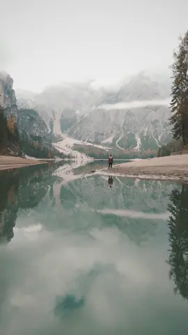 Magic by the lake #lagodibraies #dolomites #dolomiti #italy #mountainviews #traveltiktok #dolomitesitaly #wanderlust #adventurewithme #exploretheworld #nature #peaceful #calm #adventure #seetheworld #explorewithme 