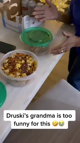 Naw, lmaooo #druski ‘s grandma could have left that home 😭🤣🤣#thanksgiving #thanksgivingvibes 
