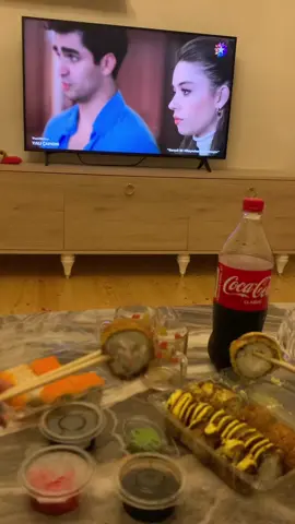 Gece gece evde dizi keyfi🤭#yalicapkini #affaboutique #keşfetteyizzz #foryoupagethispleasetiktok 