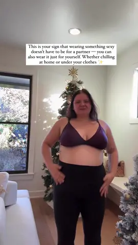 Wearing sexy things doesn’t have to be for a partner — you can wear them just for yourself too 💛 bralettes gifted by @parade — you can use code COLLEENMWERNER to get a free pair of socks through 11/27 — plus you can take advantage of their amazing Black Friday deals 💫 #paradegold #paradefriends #plussizeblogger #curvyblogger #curvystyle #bodyacceptance #bodyneutrality #bodyposi #bodylove #nashvilleinfluencer #nashvilleblogger #nashvillewomen #healthateverysize #fatpositive #bodyliberation