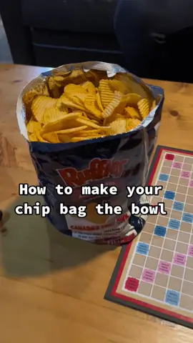 Was this new to you? Keep ya hands clean:)  #partyhack #partydrink #tiktokhack #LifeHack #goodforparties #sanitary #chips #gloriaglow 