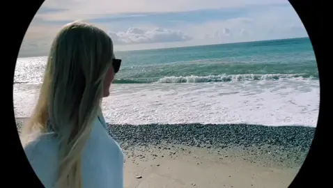La forza della natura #ucraniangirl #Calabria #onde #maredinverno🌊  #waves #volpina #blondehair #igerslameziaterme #nocera 