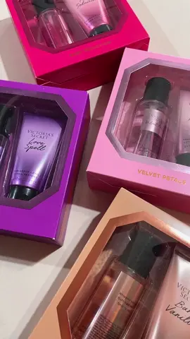 Victoria secret mini sets for Christmas!! 🎁 $490 c/u  #bodysplash #victoriasecret #santacatarina #barevanilla #lovespell #velvetpetals #mty #giftidea