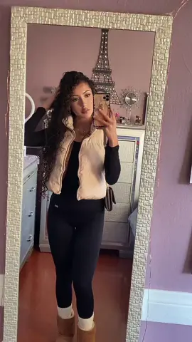 Ivana in the back 🧍‍♂️#fyp 