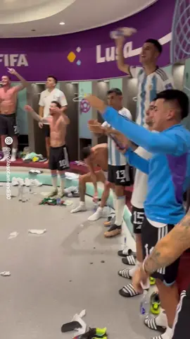 Scenes! The Argentina squad celebrated their first win of the 2022 World Cup in the changing room! 🥳 #Messi #WorldCup #Argentina