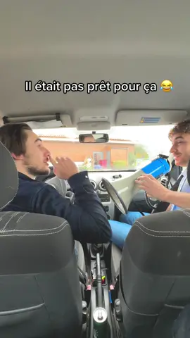 Arrête ! Arrêteeeeeee ! #Megaphone #prank #McDo #freinds #joke 
