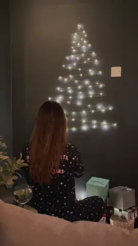 DIY light Christmas tree that costs less than £10 🎄🤩 have a lovely evening #diychristmas #diychristmasdecor 