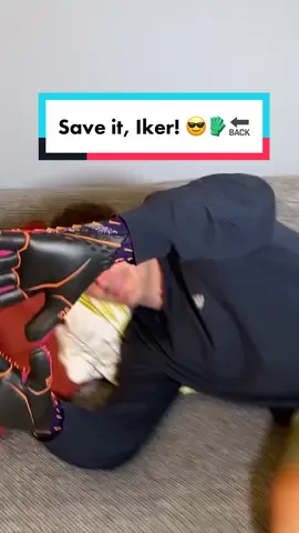 @ikercasillas remembers his best save! ¡Casillas recuerda su mejor parada en LaLiga Santander! 😎🧤🇪🇸🔙🤍 #DirectoPlayLaLiga #Casillas #RealMadrid #Save #DeportesEnTikTok #TikTokFootballAcademy @tiktok_es 🎬