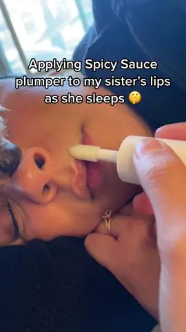 The plumper of her dreams 🤭 💤 #scrandiebeauty #lipplumper #lipplumperprank #lipplump #biglips 