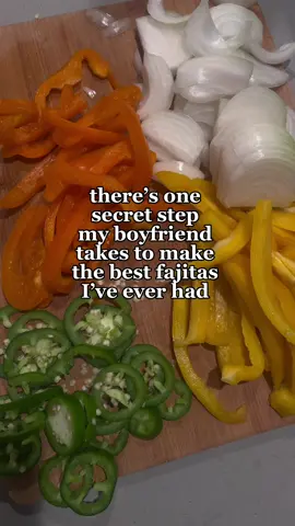when i say this sh!t slaps… it slaps 🤤 #athomemeals #fajitas #spicyfood #athomerecipes #EasyRecipe #healthyrecipes 