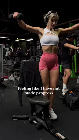 it’s making me lindo emo being 5 days out🥲 #gymtransformation #relatablegymthings #grwmgymfit #gymforyoupage #legdayroutine #gymgirlshit #bikiniprep 