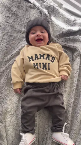 mamas mini 🫶🏼🤎 #pregnancy #pregnant #MomsofTikTok #momtoks #foryoupage #fyp #outfit #babyoutfit #cute #style 