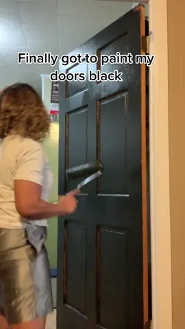 Glad I finally did it! 🖤 😁 #fyp #foryourpages  #foryoupage #blackdoors #doors #decorationdesign #paintitblack #door 