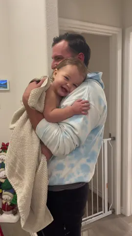Nailed it 🤩❄️ #frozen2 #babiesoftiktok #toddlersoftiktok #parentsoftiktok #MomsofTikTok #momtok #toddlertok #babygirl #baby #funny #toddlermom #fyp #frozenbaby #17monthsold #harmonizing 