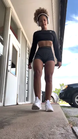 APPRECIATE THE BODY YOU HAVE Even if you don’t like where you’re at, focus on where you’re going. Imagine what you want your body to look & feel like - then take the necessary steps to get yourself there. The best way I practice showing appreciation and gratitude to my body is by staying active and making sure I eat as clean as possible - even with my chaotic lifestyle. Then I make sure to show love to my body and reflect on how far I’ve come in my journey.  For me RIGHT NOW this means getting in somebody’s gym at least 2 or 3 times a week, going on fasted runs, making sure my body is up and moving for the majority of the day and avoiding any processed foods.  How do you show your body appreciation? #bodypositivity #bodyappreciation #fitnessmotivation #gymreels 
