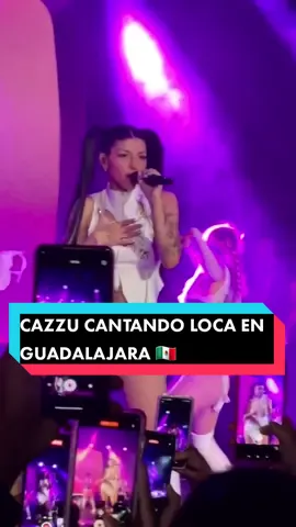 Cazzu cantando 