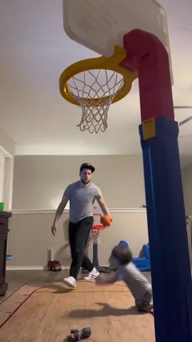 Embarrassed the defender with this crossover #pat_puente #basketball #ballislife #sports #sport #anklebreaker #dribble #crossover #hoop #minihoop #fyp 