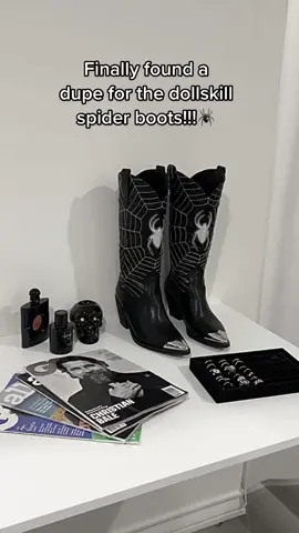I still can’t believe it, my dream botas 😭🕷️🖤🕸️ #spiderboots#spiderwebboots #gothboots#gothbimbo#gothfashion#cowboyboots #westernboots#cowgirlboots#gothgirl #latinagoths #gothlatinas 