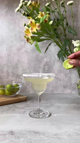 The Classic Margarita🍸 is one of my favorite cocktails, and a must know drink to make at home! It only uses 3 ingredients: Tequila, Cointreau and Lime juice.  This easy Classic Margarita recipe is all you need to kick off the weekend! It’s also a pretty drink for parties. Give it a try and let me know if it’s a go to cocktail for you and you girls 🙂 #classicmargarita #margaritas #cocktailsathome #thursdayvibes #thirstythursday #margaritarecipe #tiktoknairobikenya #kenyantiktoker #partydrinks #easycocktail 