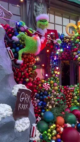 Happy 1st of December 🎄 #christmas #londonchristmas #christmascountdown #christmaslights #londonatchristmas #holidayseason #christmasmood #christmasinlondon #december 